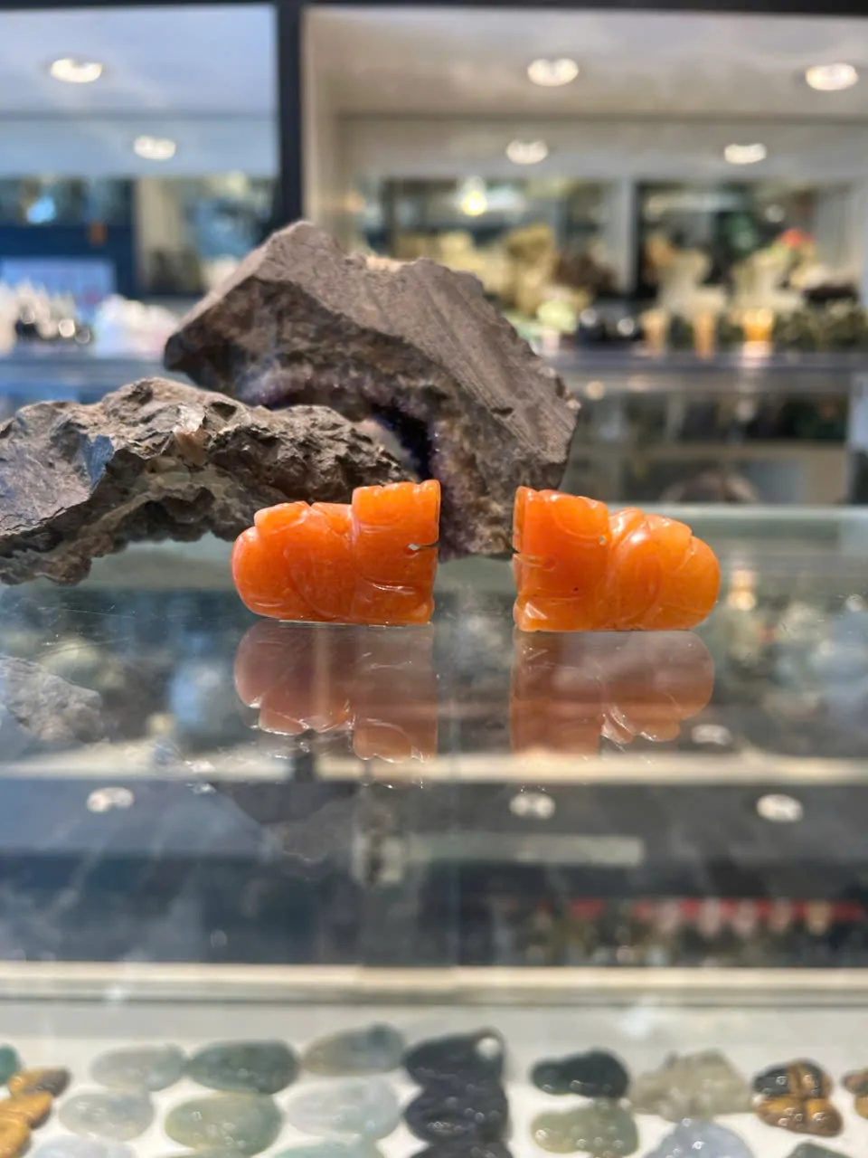 Tỳ hưu đá ngọc Đông Linh đỏ đứng S713